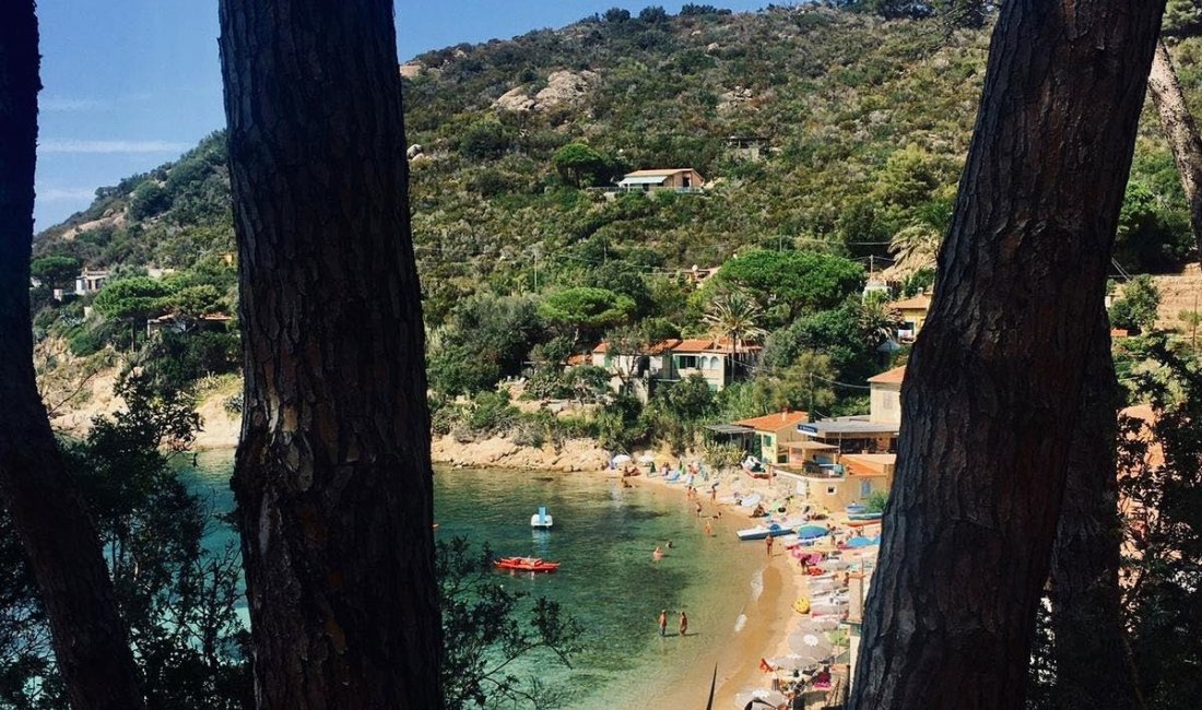 Tutta la tranquillità della piccola spiaggia di Forno – copy Silvia Ganapini