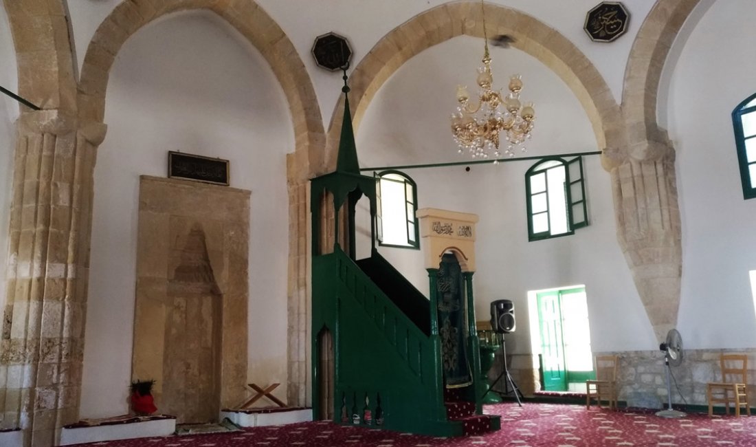 Interno della Moschea Hala Sultana Tekke © Stefania Manfredi