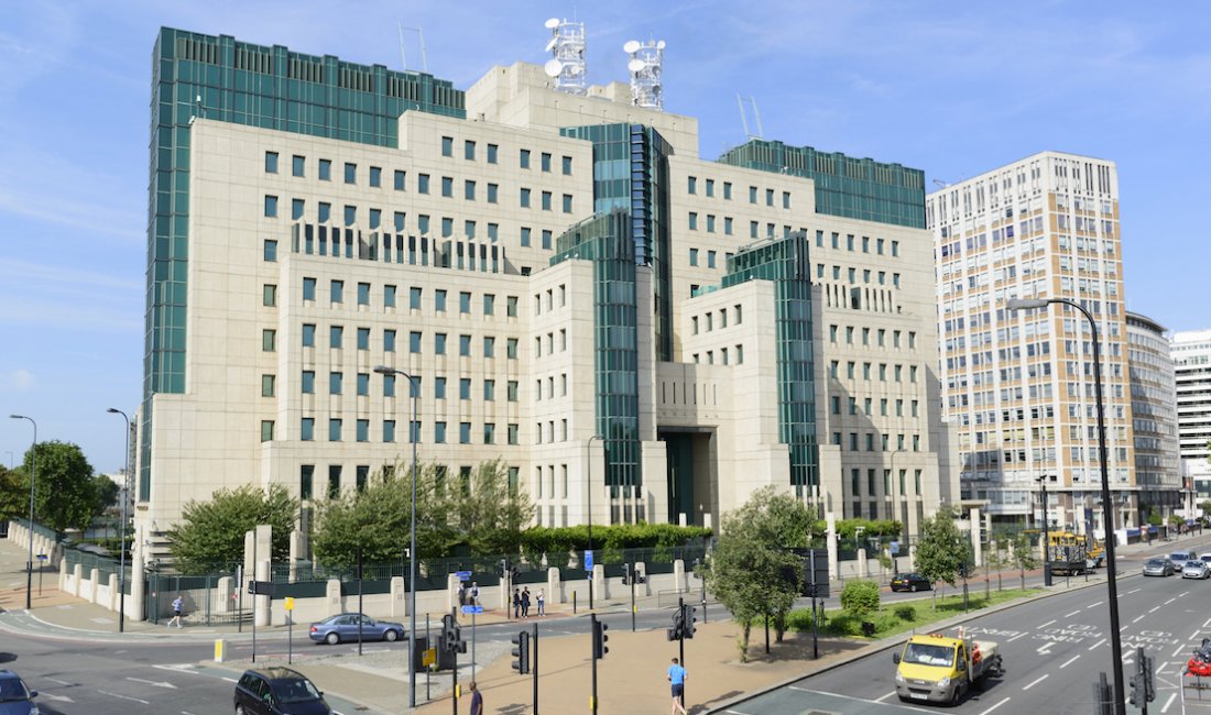 MI6 Building: voi quanto impieghereste a smontarlo (in gran segreto)?