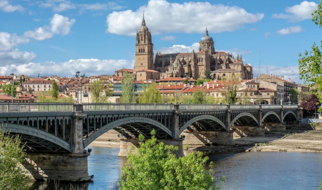 Salamanca, scenografico ingresso in città