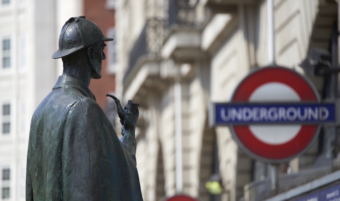 Londra, omaggio a Sherlock Holmes vicino alla metro di Baker Street