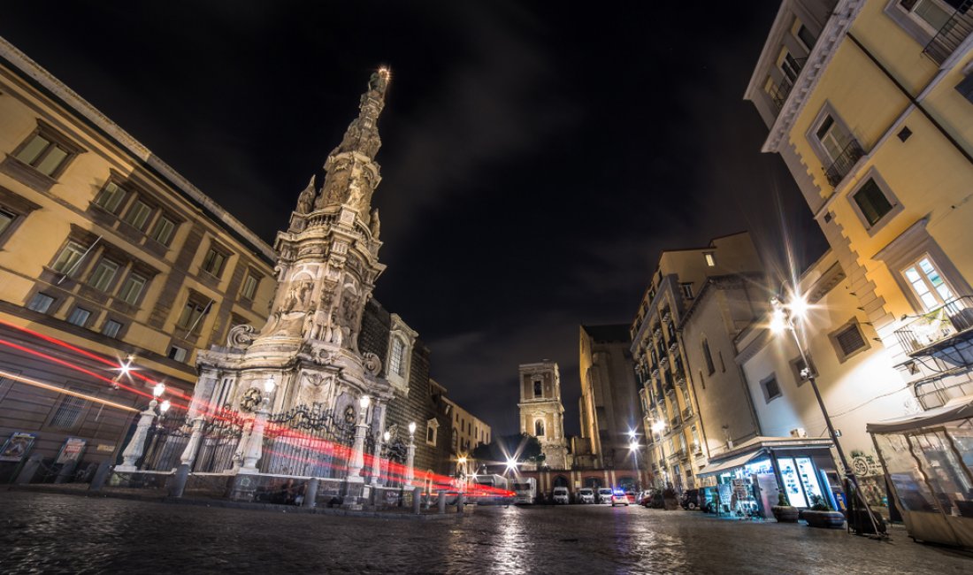 Piazza del Gesù di notte