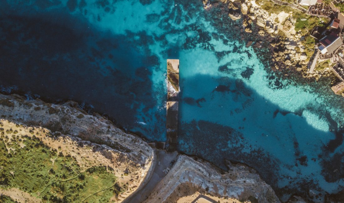 Malta, la Anchor Bay vista da un drone