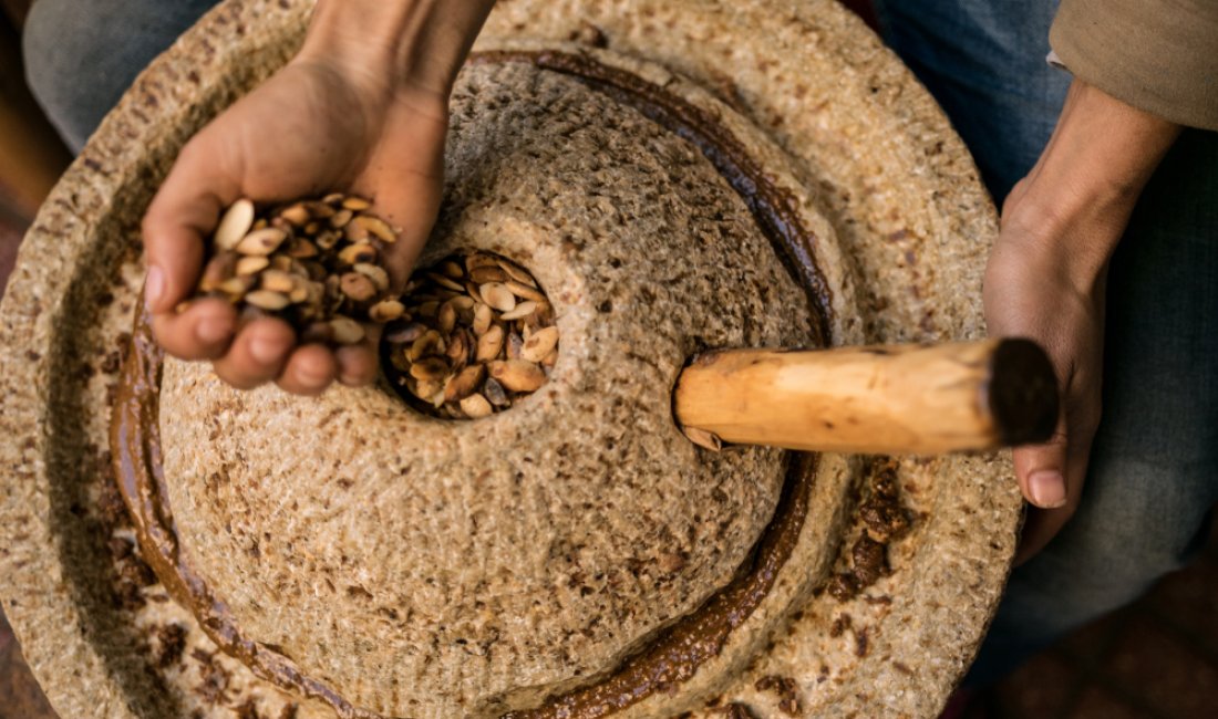 Marocco, una macina per l'olio di argan