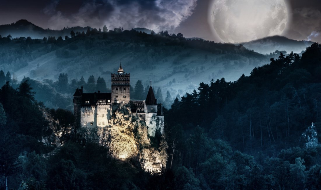 Il castello di Bran, in tutta la sua forza evocativa. Credits Adrian Stanica / Shutterstocjk