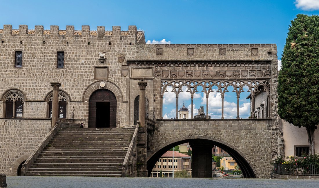 Viterbo, leggiadre forme del Palazzo dei Papi