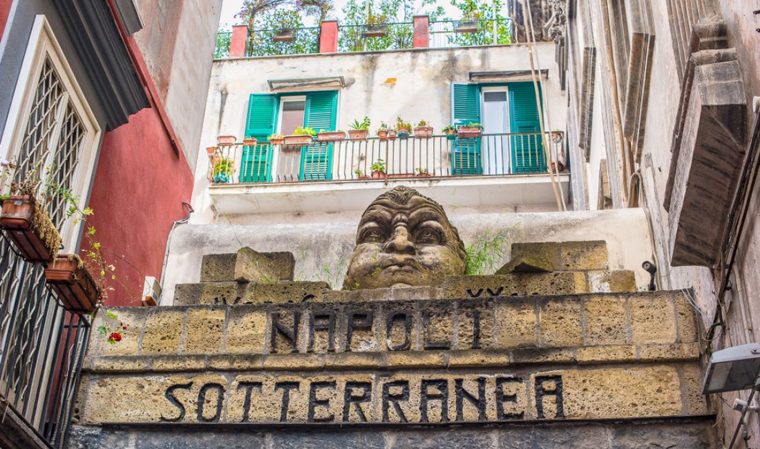 Napoli sotterranea: un ingresso carico di mistero
