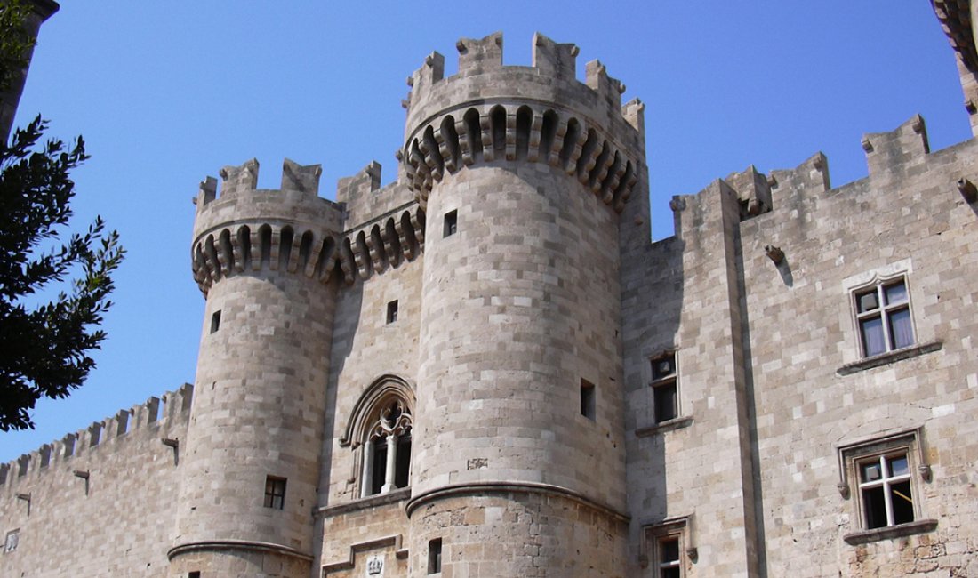 Rodi, il palazzo dei Gran Maestri. Credits Electrofear Digital Art / Shutterstock