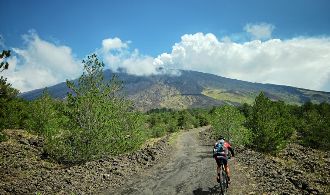 In bicicletta verso l'Etna