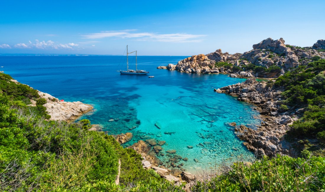 Cala Spinosa di Capo Testa, magnifico approdo a Santa Teresa