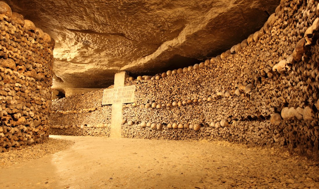 Catacombe di Parigi. Credits Wyatt Rivard / Shutterstock