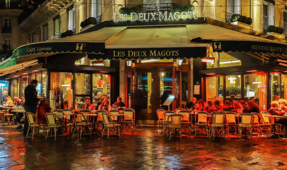 Parigi, il celebre Les Deux Magots. Credits Petr Kovalenkov / Shutterstock