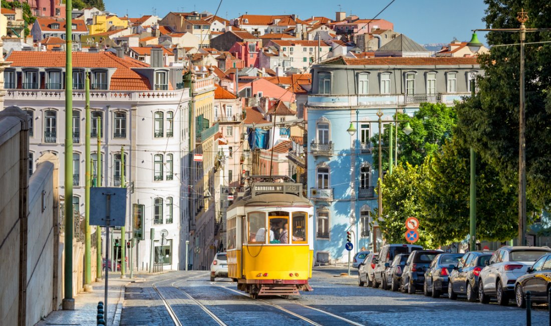 Il tram 28 a Lisbona. Credits Sean Hsu / Shutterstock