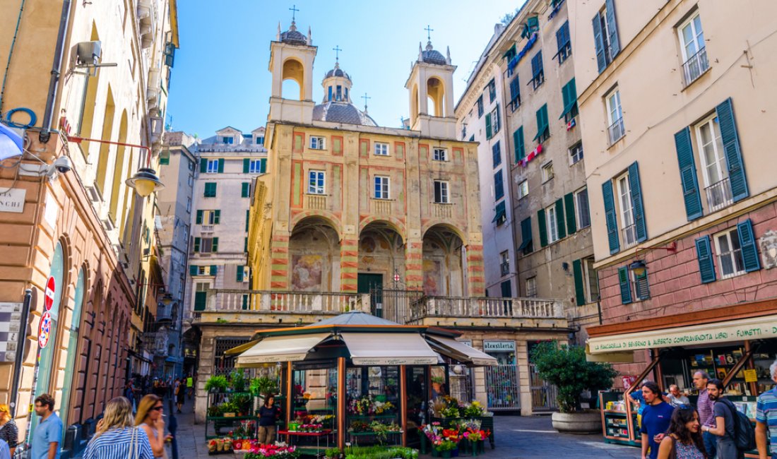 San Pietro in Banchi, nel cuore della Città Vecchia. Credits Aliaksandr Antanovich / Shutterstock