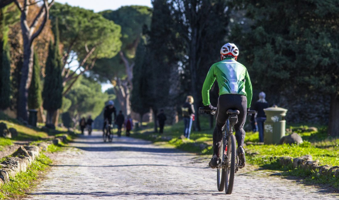 Via Appia Antica, in sella e via!