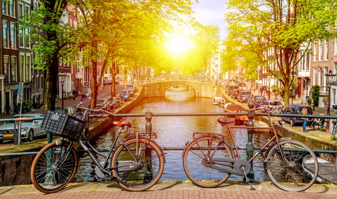 Amsterdam in bicicletta. Credits Nick N A / Shutterstock