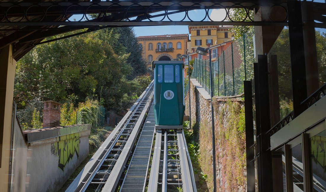 Biella, salita al Piazzo in funicolare