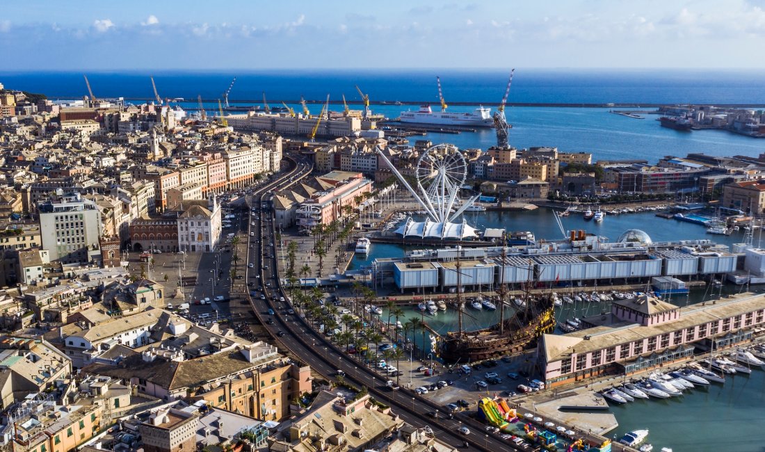 Genova, Porto Antico con Piazza Caricamento