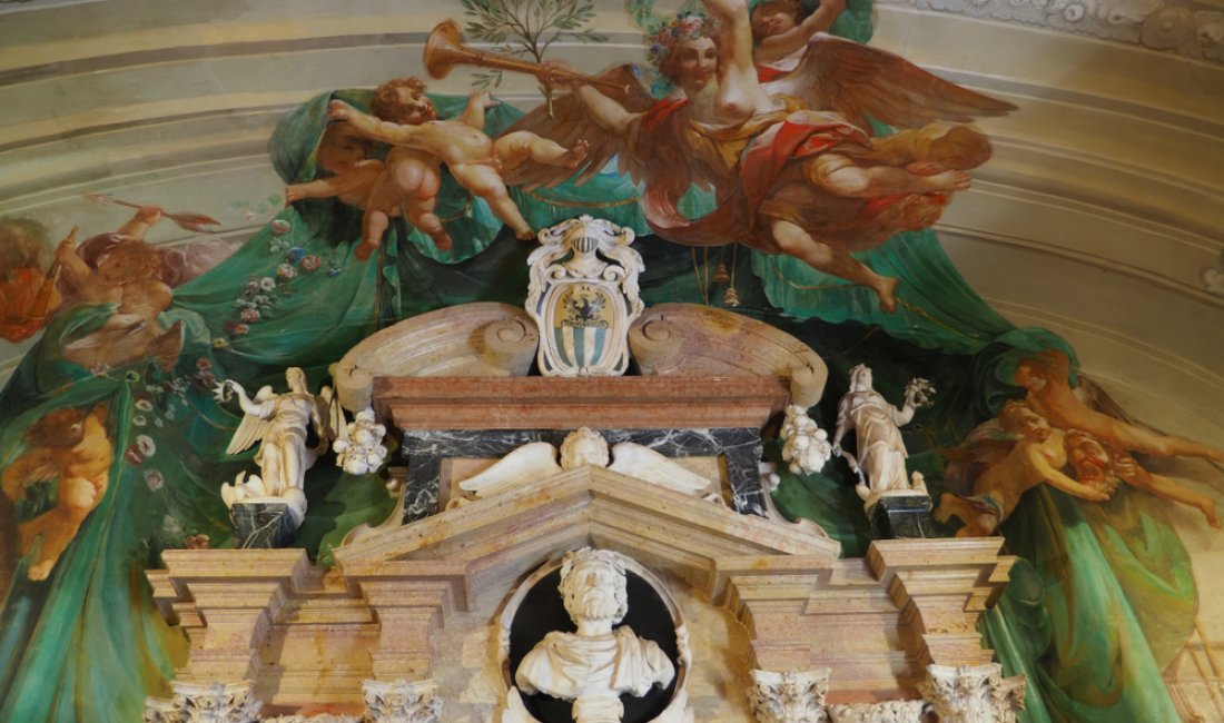 Ferrara, la tomba di Ludovico Ariosto nella Biblioteca Ariostea. Credits Gaia Conventi