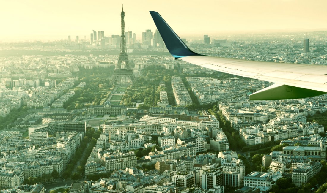 In volo su Parigi. Credits Viacheslav Lopatin / Shutterstock