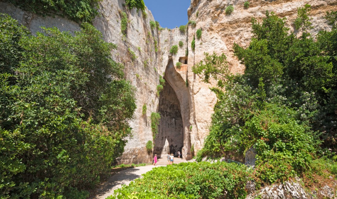 L'entrata dell'Orecchio di Dionisio. Credits sbellott / Shutterstock