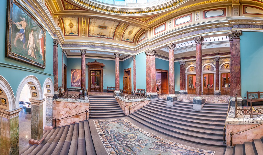 L'atrio della National Gallery a Londra