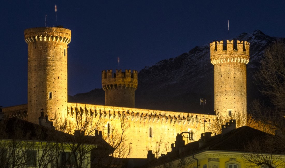 Il Castello di Ivrea nella notte. Credits Lolly66 / Shutterstock