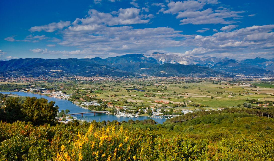 Prospettiva della Lunigiana, tra Liguria e Toscana