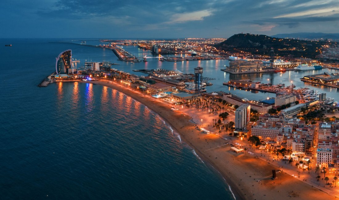 Barcellona, scende la notte. Credits Songquan Deng / Shutterstock