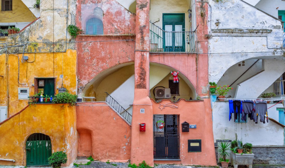 Procida, quotidianità a Terra Murata