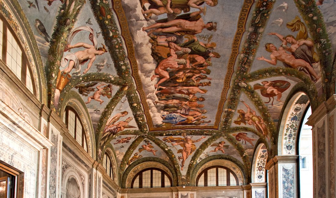 Raffaello, la Loggia di Amore e Psiche a Villa Farnesina. Credits Diana Crestan / Shutterstock