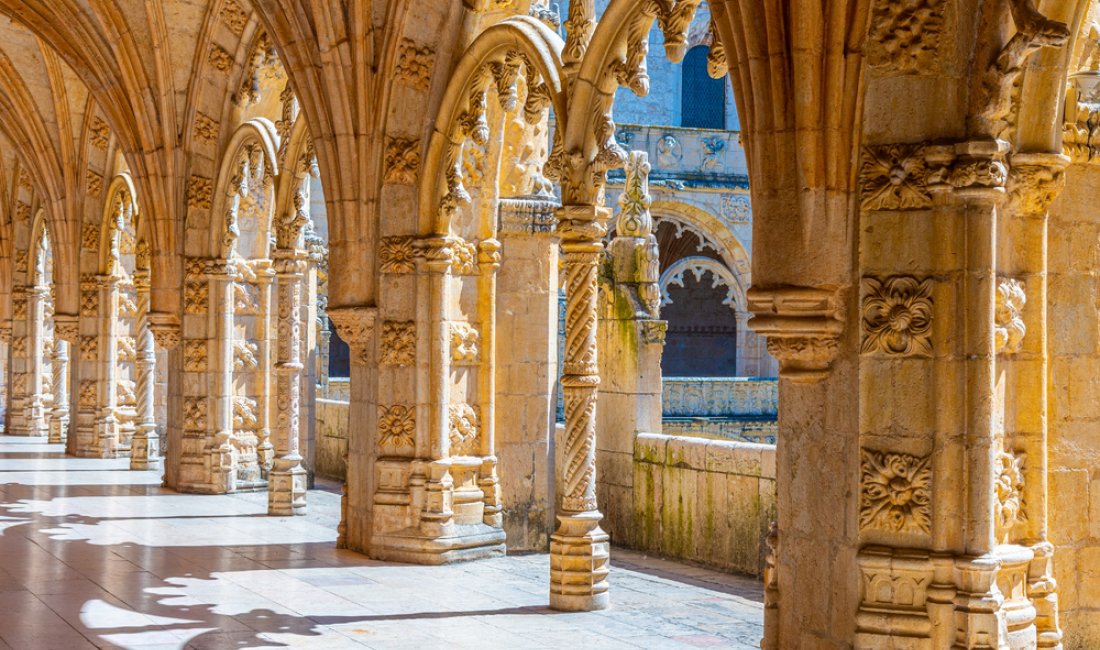 Il chiostro del Mosteiro dos Jerónimos. Credits trabantos / Shutterstock