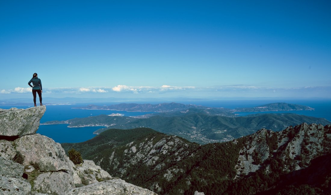 L'Isola d'Elba dal Monte Capanne. Credits DanieleFiaschiCreator / Shutterstock