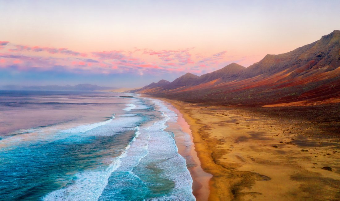 La spiaggia di Cofete, Fuerteventura. Credits Lukas Bischoff Photograph / Shutterstock
