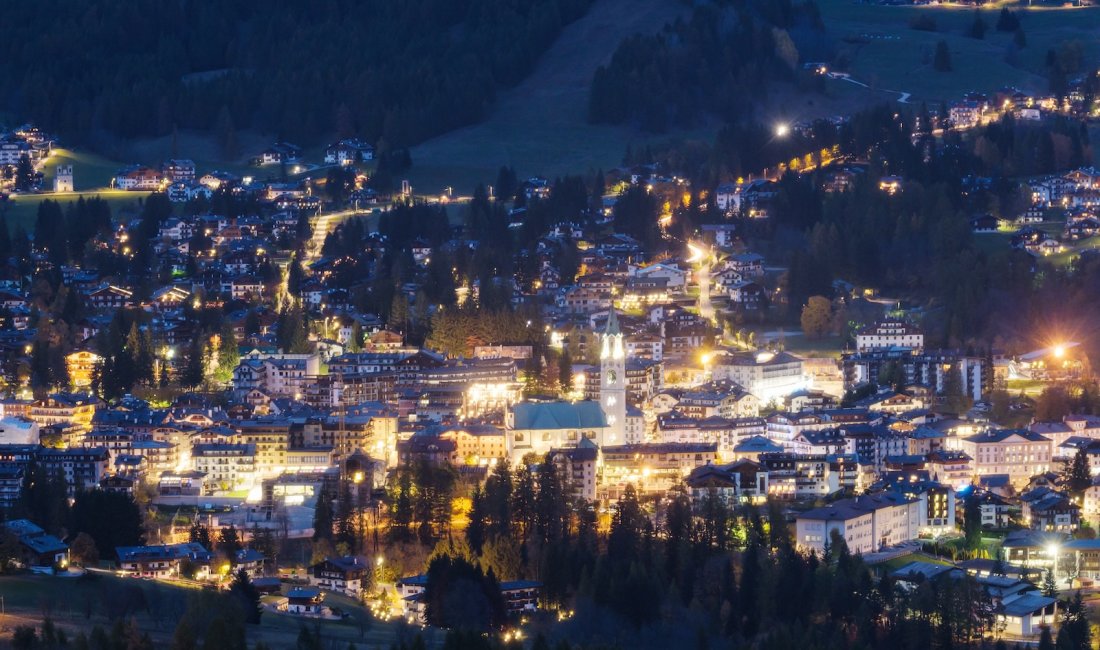 Cortina d'Ampezzo in notturna. Credits Sun Shock / Shutterstock