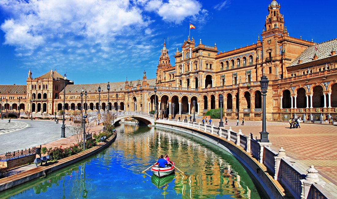 Siviglia, l'atmosfera inconfondibile di Plaza de España