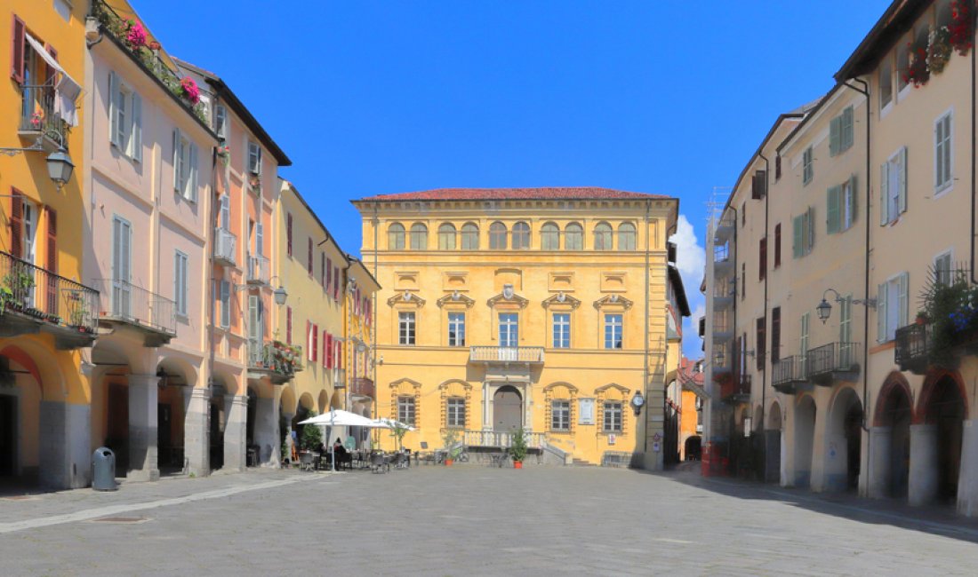 Biella, il borgo del Piazzo con lo splendido Palazzo Cisterna