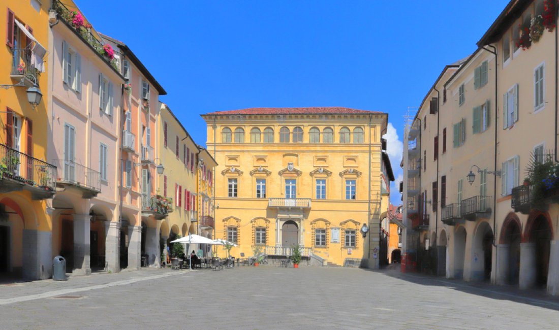 Biella, il borgo del Piazzo con lo splendido Palazzo Cisterna
