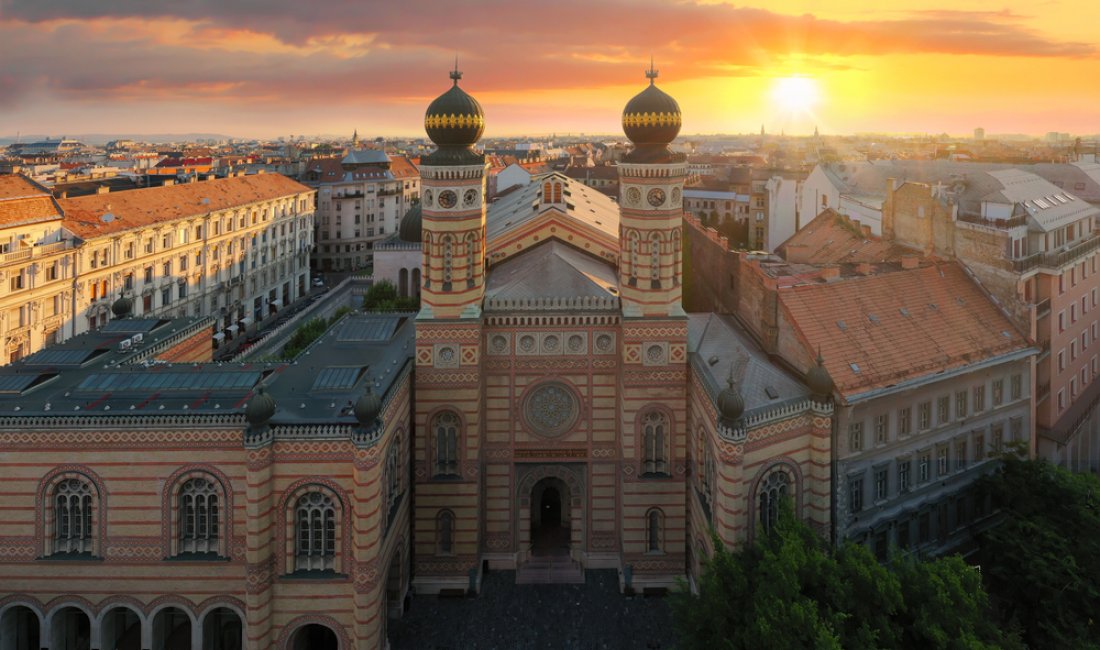 Budapest, colpo d'occhio della grandiosa sinagoga