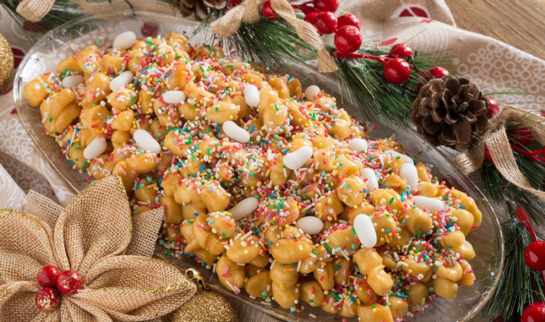 Napoli, meravigliosi struffoli. Credits Vincenzo De Bernardo