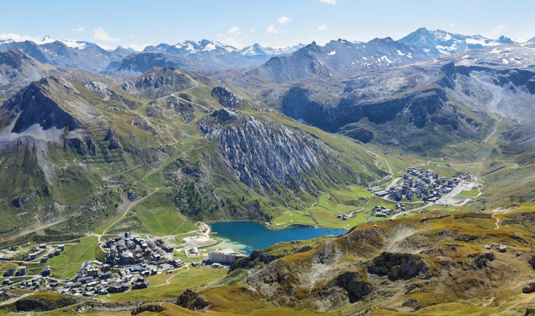 Val-d'Isère dall'alto. Credits Marisa Estivill / Shutterstock