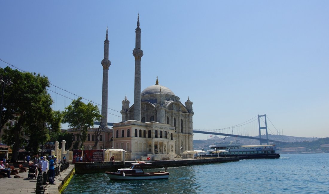 Il ponte sul Bosforo che unisce l’Asia all’Europa. Credits Igor Bakirov / Shutterstock
