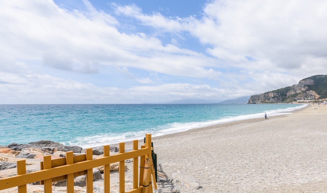 La spiaggia a Finalpia. Credits Alessandro Tortora / Shutterstock