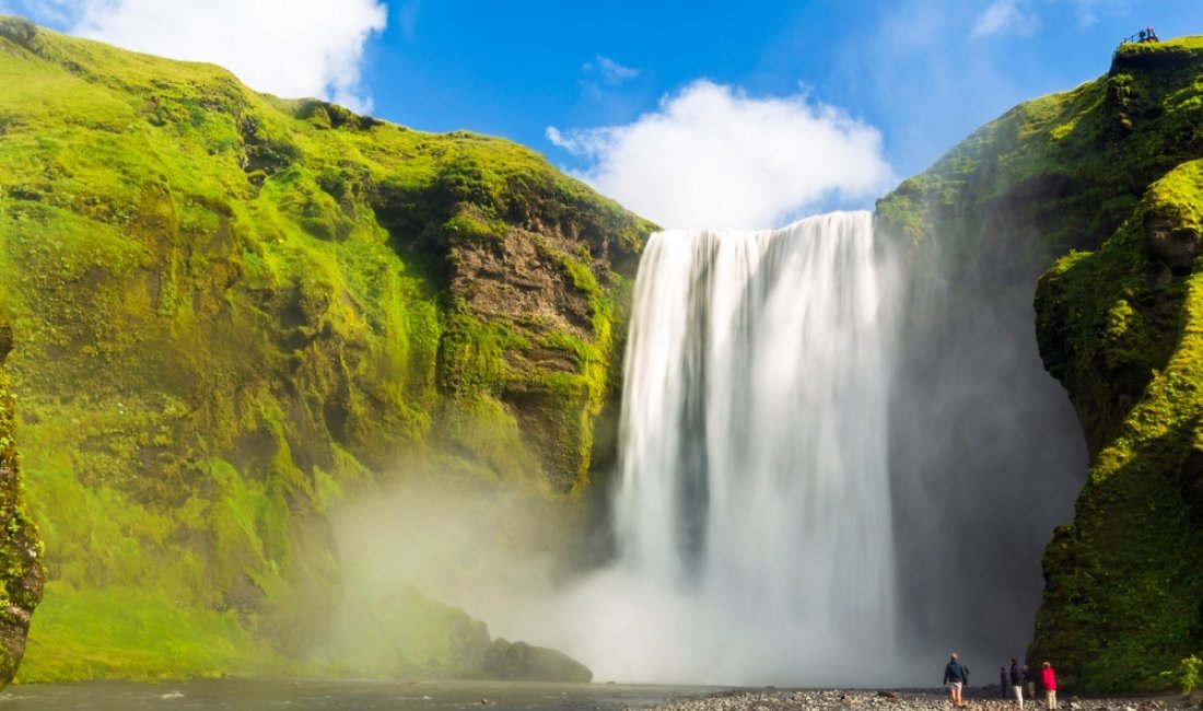 La Skógafoss. Credits Kim_Briers / Shutterstock