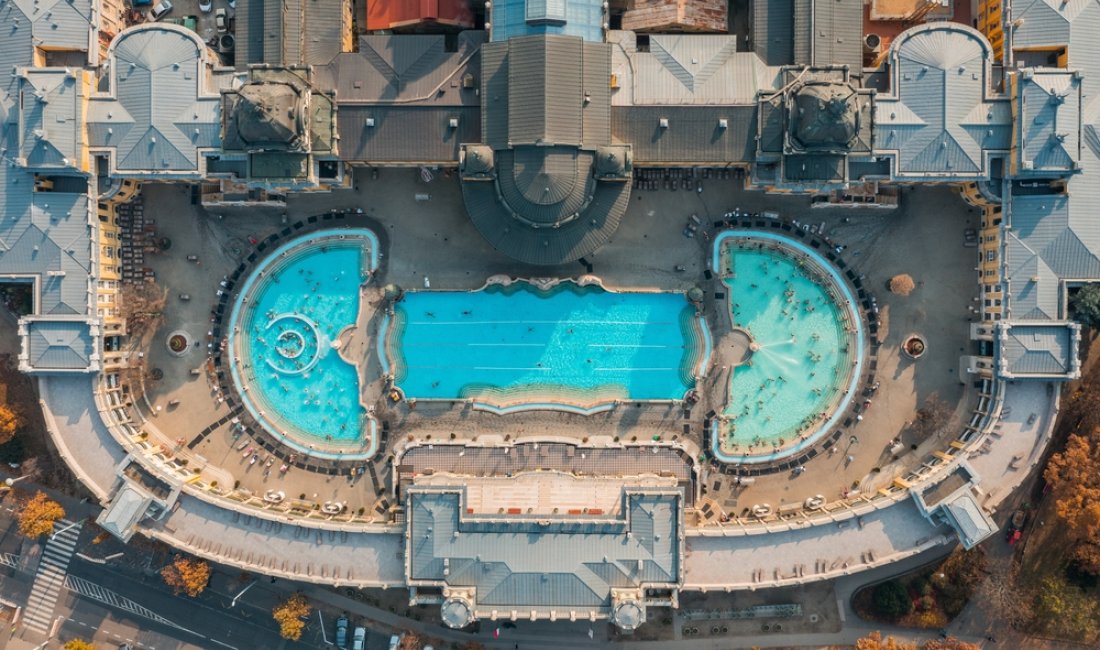 Le terme Széchenyi. Credits Pol.Albarran / Shutterstock