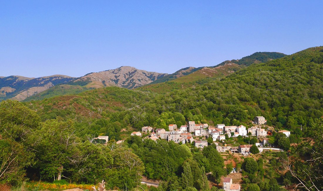 Il villaggio di Bastelica in Corsica
