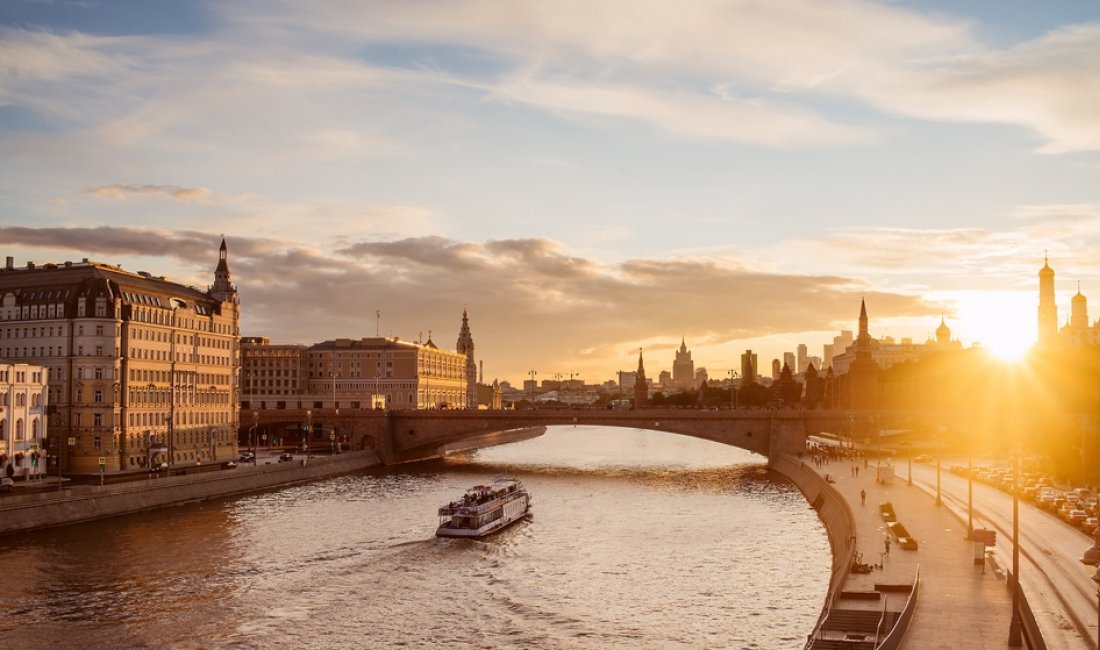 Mosca, bella e tenebrosa al tramonto. Credits Elina Leon / Shutterstock