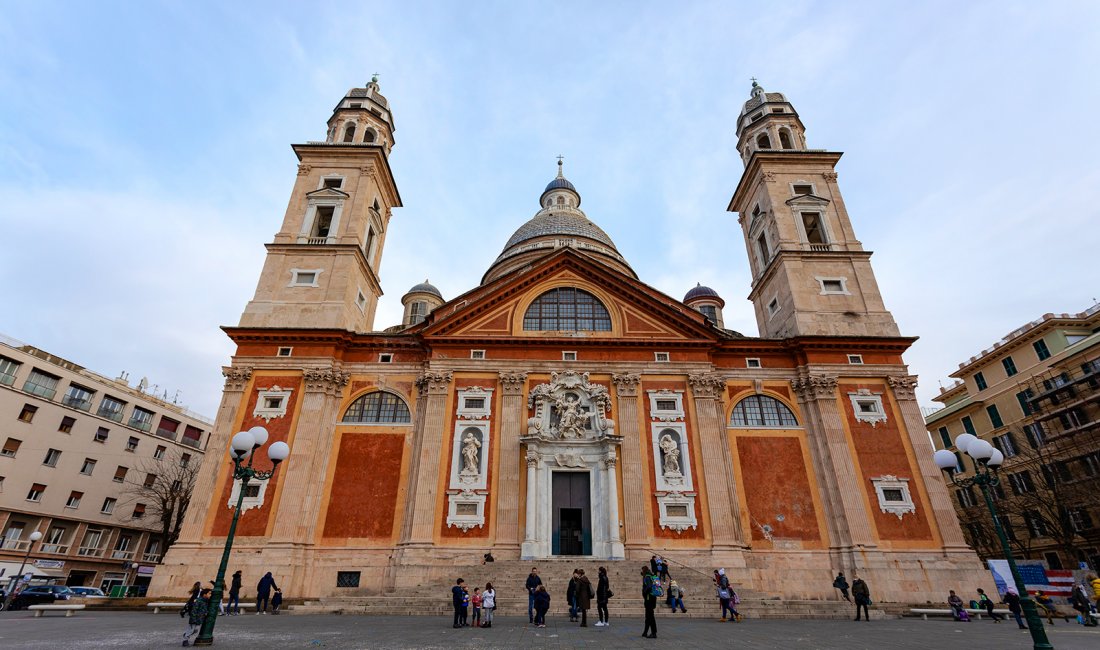 Genova, prospettiva di Santa Maria Assunta in Carignano