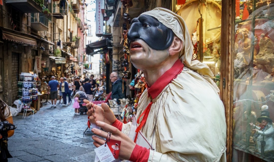 San Gregorio Armeno, aspettando il Natale. Credits DinoPh / Shutterstock 