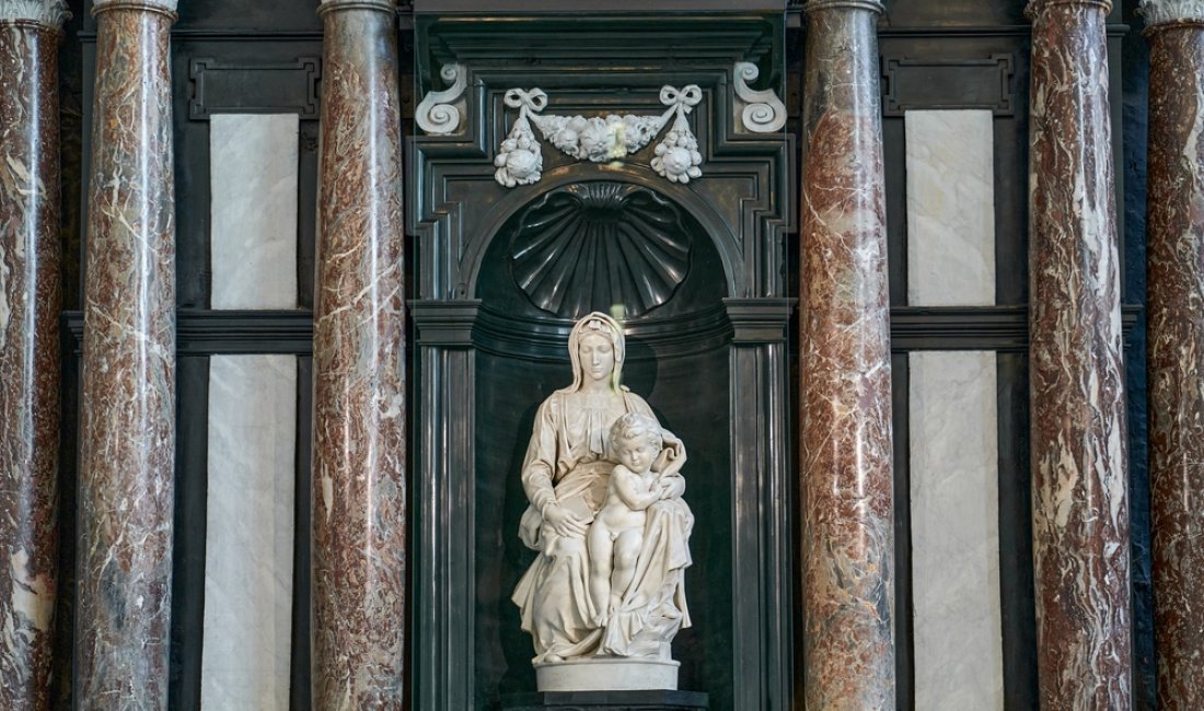 La Madonna con bambino di Michelangelo. Credits Gimas / Shutterstock